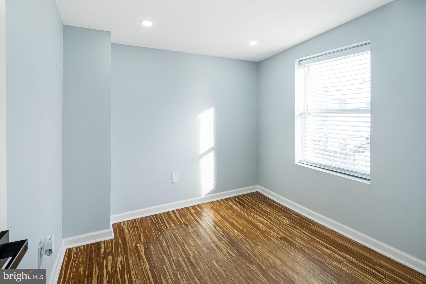 2445 W Seybert St Property Photo 20