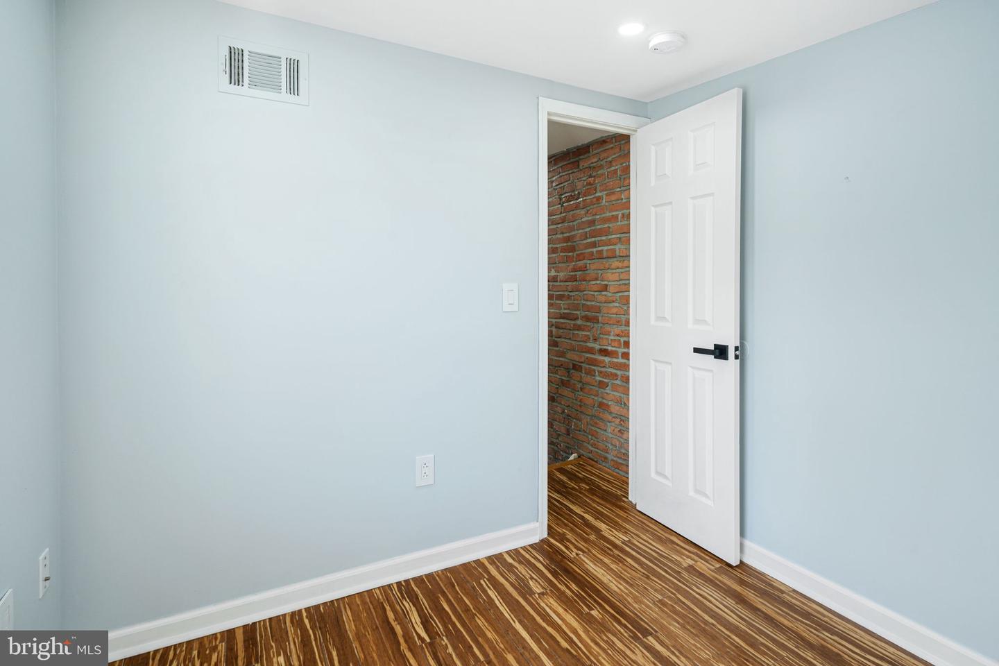 2445 W Seybert St Property Photo 21