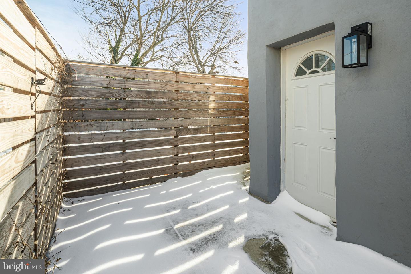 2445 W Seybert St Property Photo 23