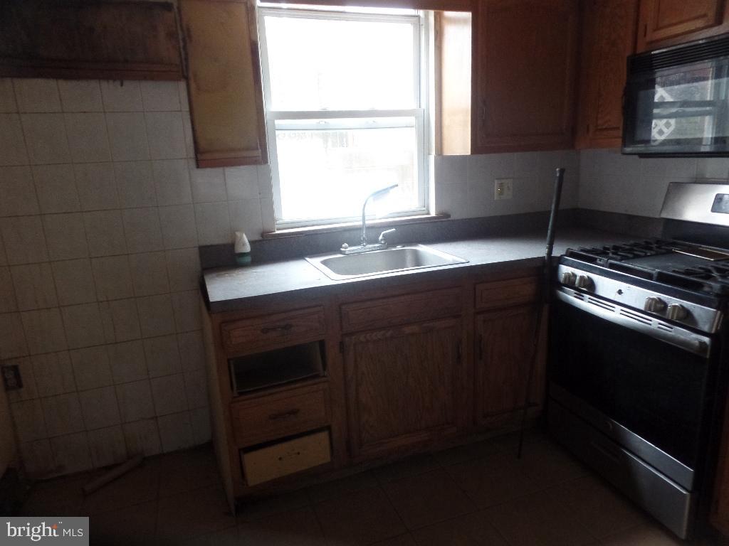 224 Tasker St Property Photo 8