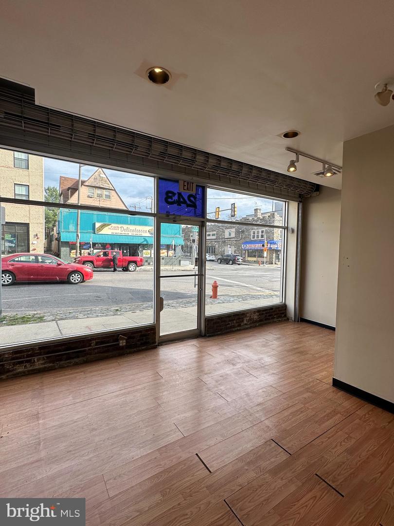 243-45 W Chelten Ave Property Photo 18