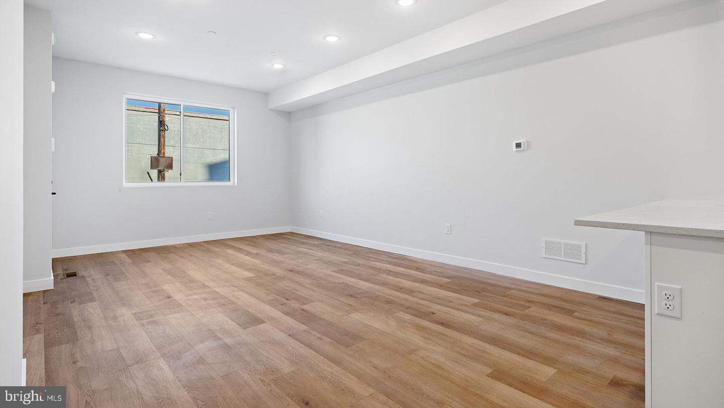 711 N Brooklyn St Property Photo 10