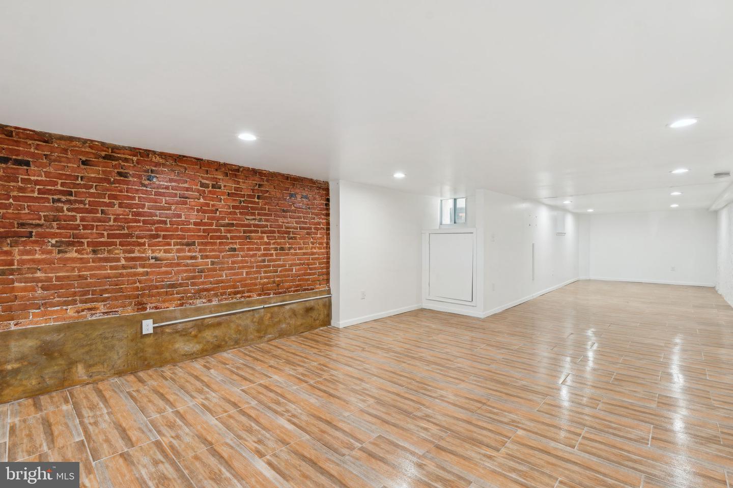 5442 Market St Property Photo 2
