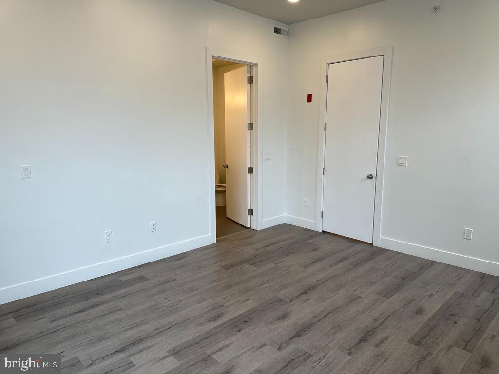 907 Leland St Property Photo 12