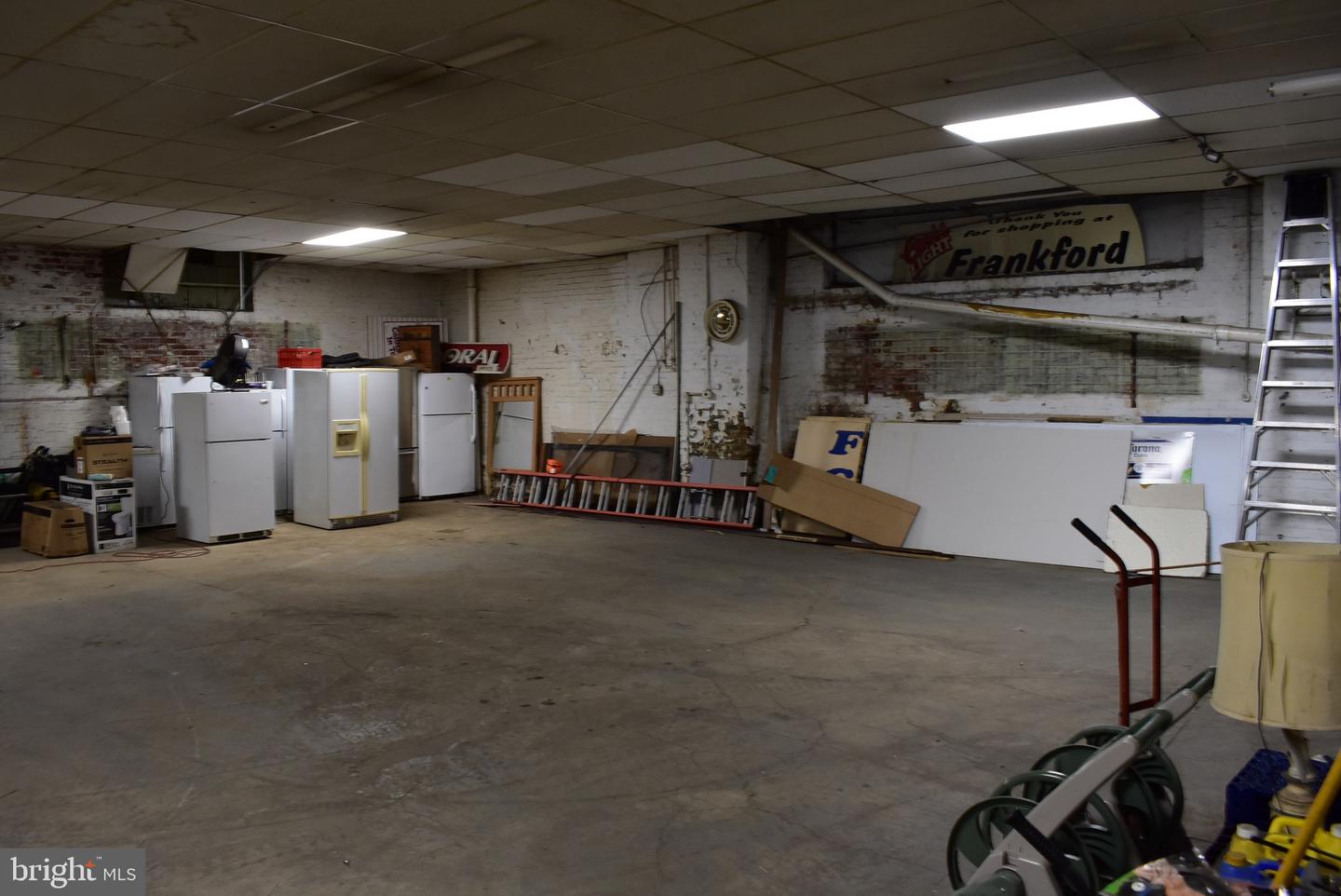 4655-61 Paul St Property Photo 11