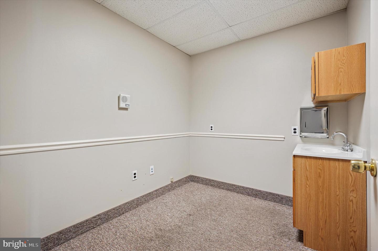2022 Cottman Ave Property Photo 10