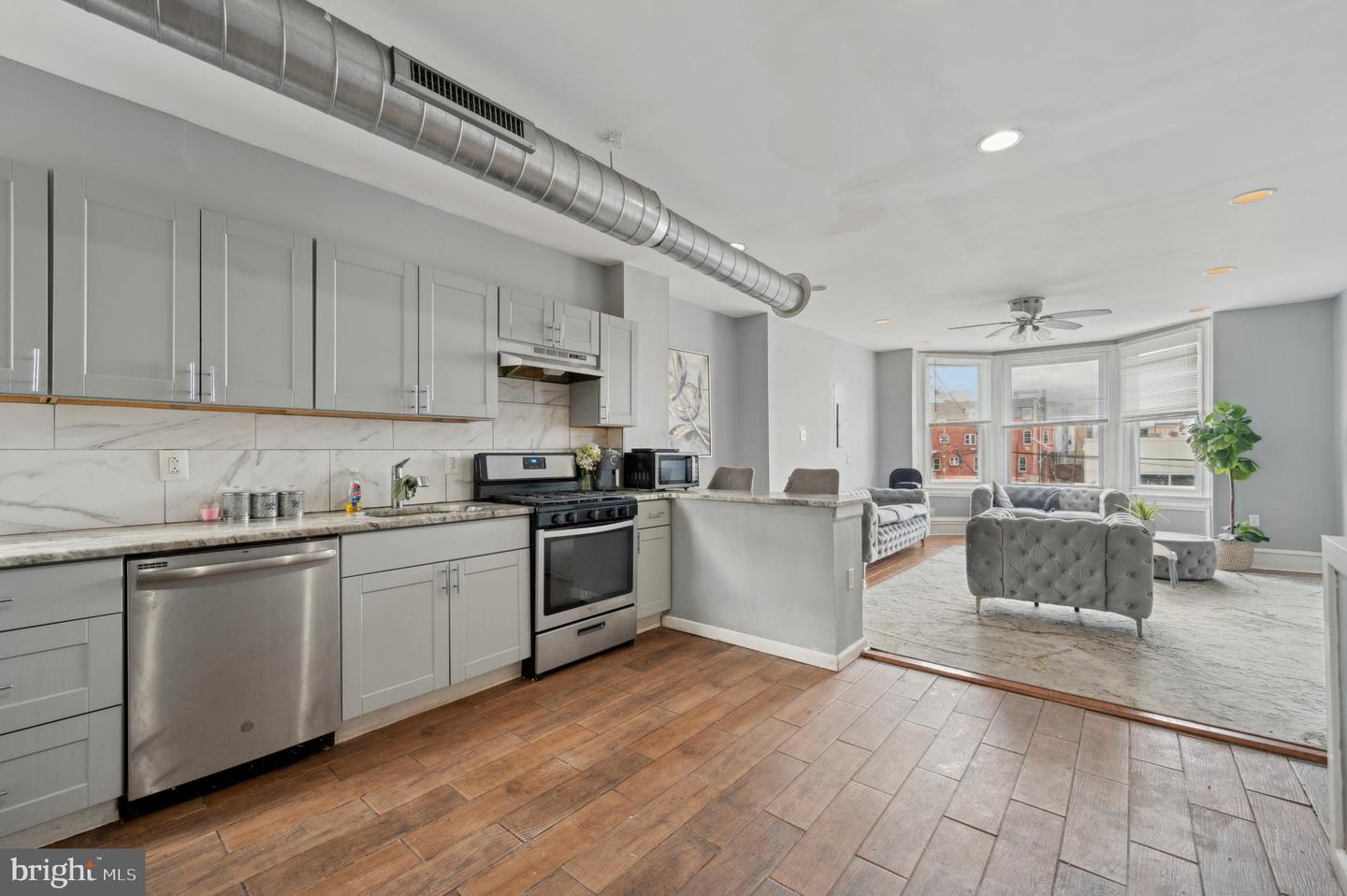 3236 W Berks St Property Photo 1