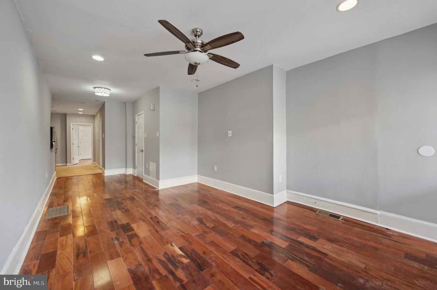 3236 W Berks St Property Photo 4