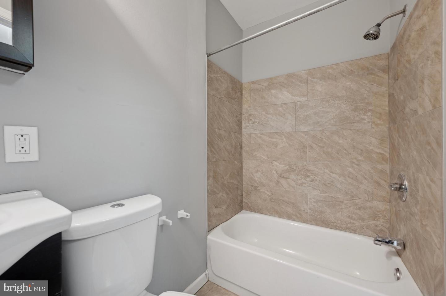 3236 W Berks St Property Photo 8