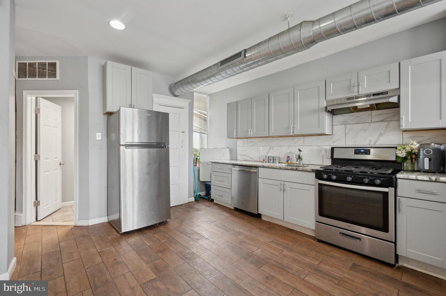 3236 W Berks St Property Photo 24
