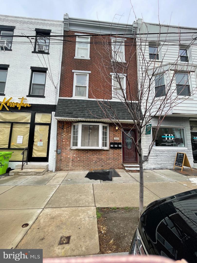 243 E Girard Ave #1st Fl Property Photo 2