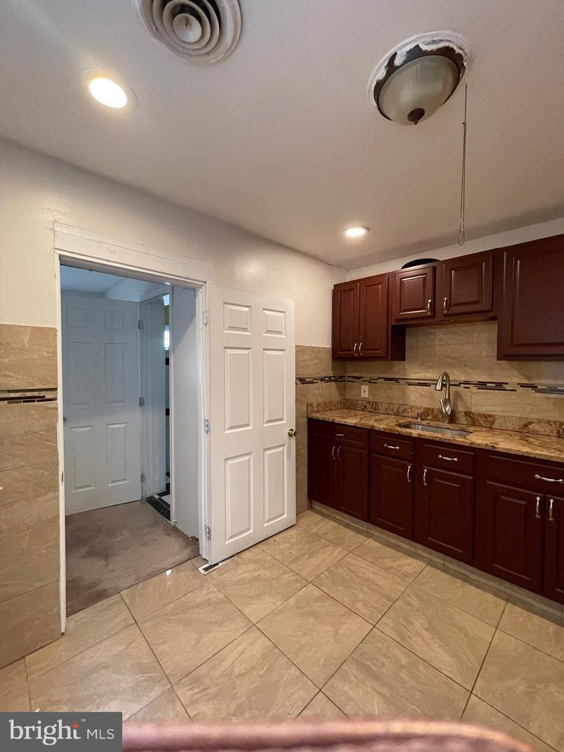 243 E Girard Ave #1st Fl Property Photo 7