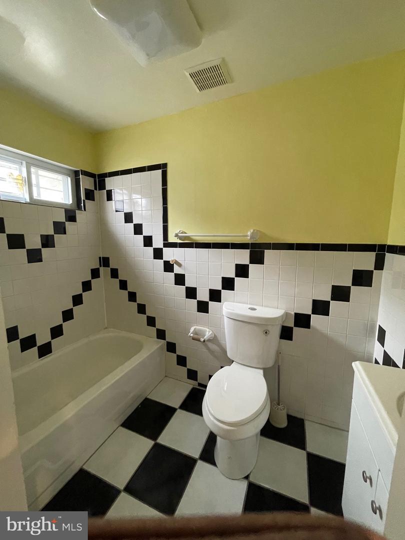 243 E Girard Ave #1st Fl Property Photo 8