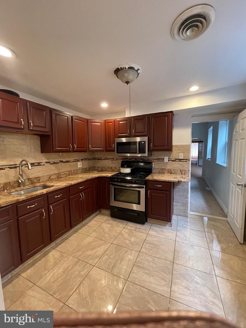 243 E Girard Ave #1st Fl Property Photo 9