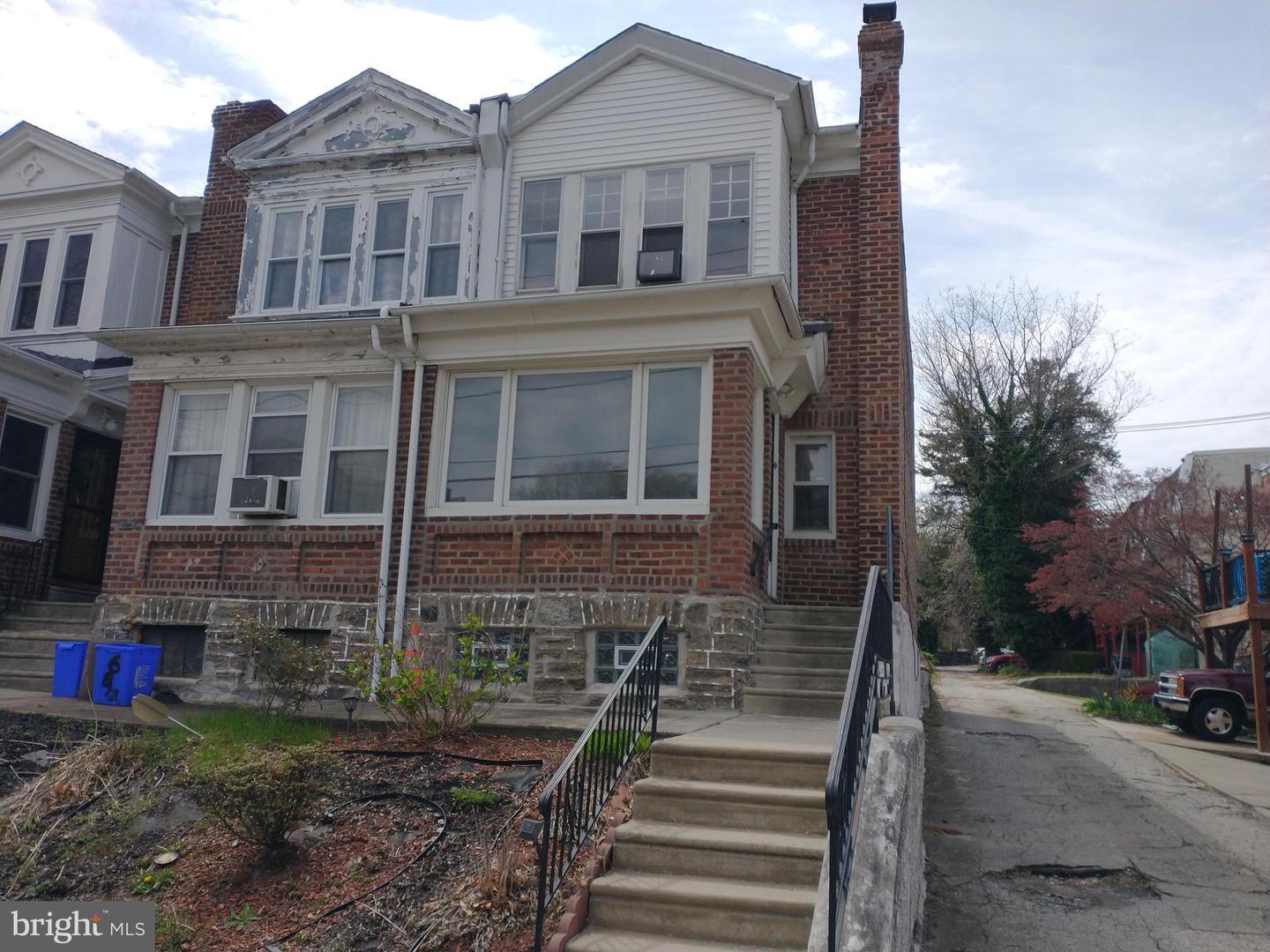 6812 Sprague St Property Photo 1