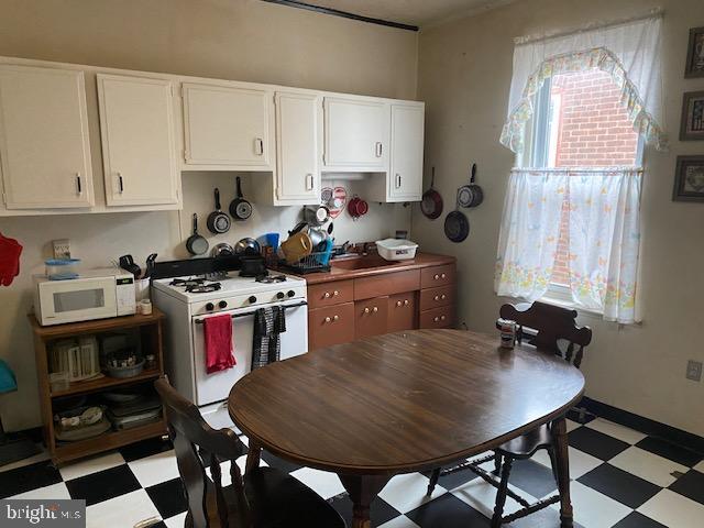2387 Orthodox St Property Photo 22