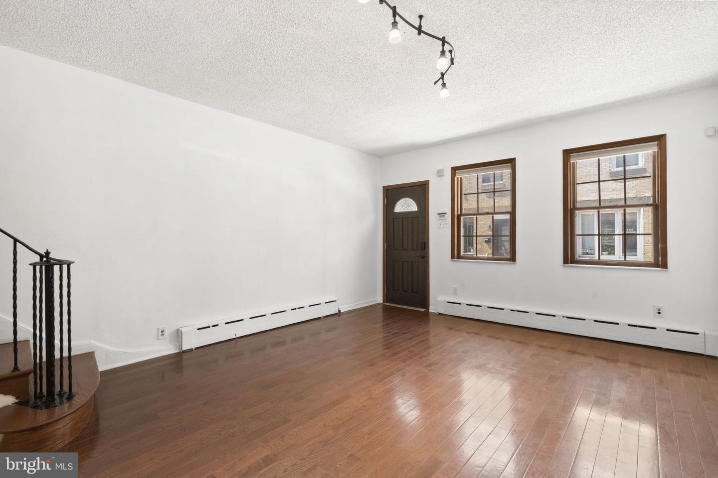2225 S Hicks St Property Photo 3