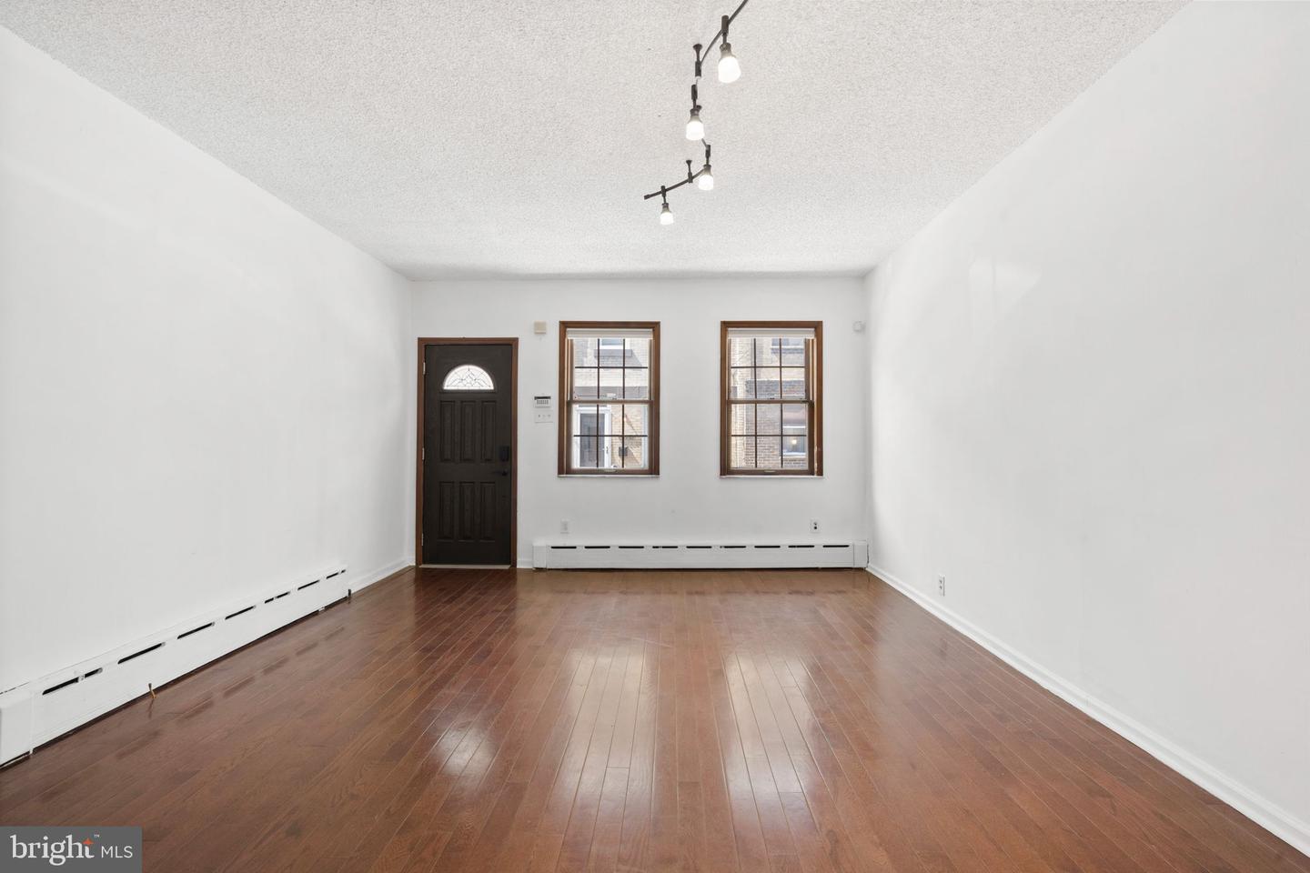 2225 S Hicks St Property Photo 4