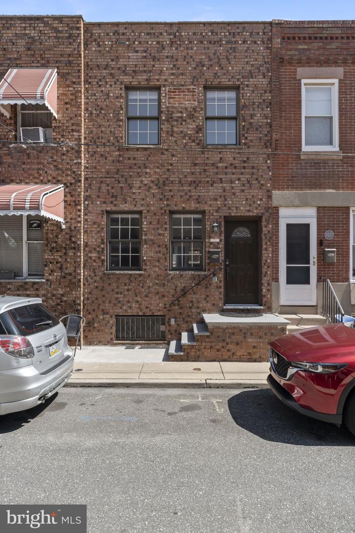 2225 S Hicks St Property Photo 5