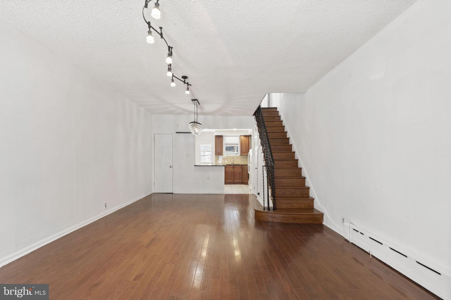 2225 S Hicks St Property Photo 8