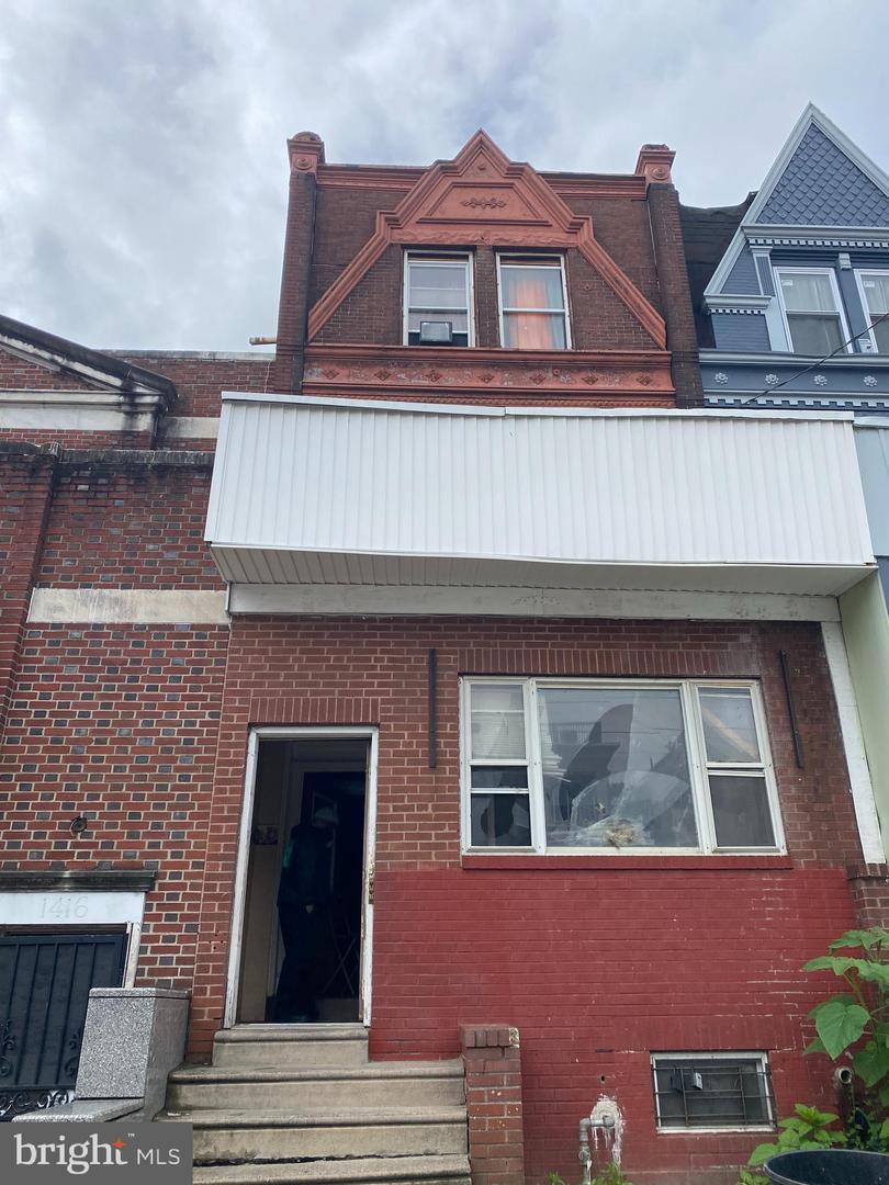 1418 W Erie Ave Property Photo 1