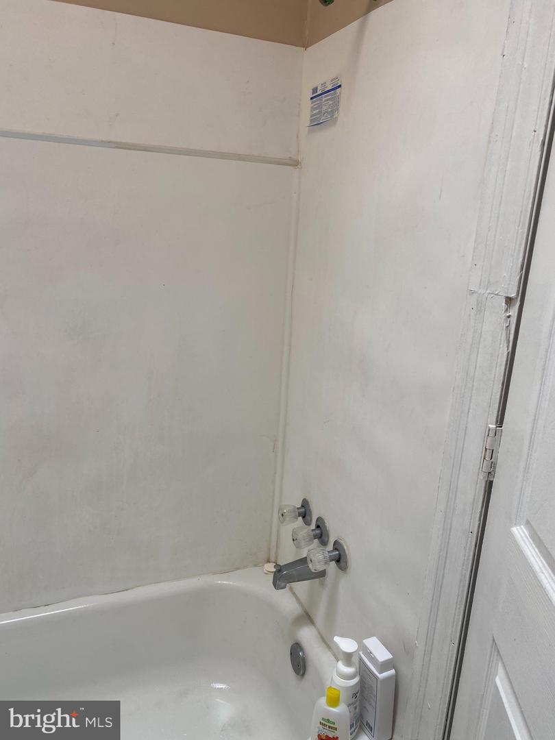 1418 W Erie Ave Property Photo 23