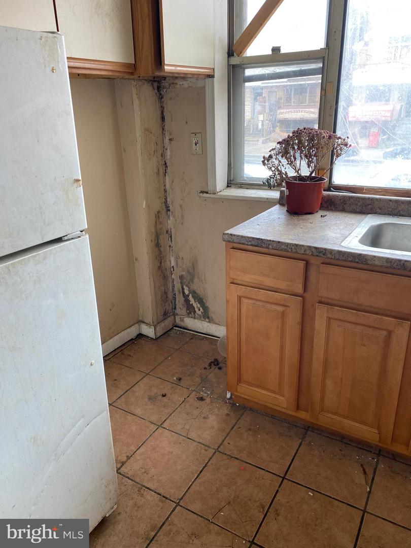 1418 W Erie Ave Property Photo 38