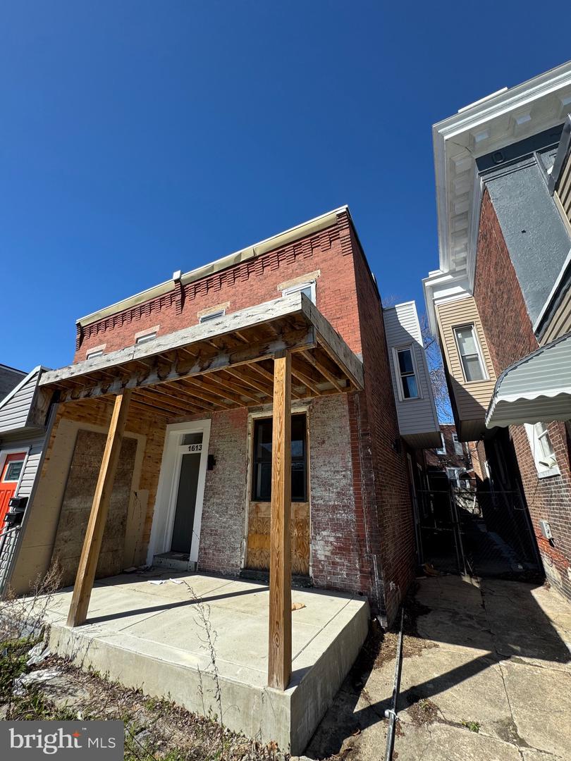1613 W Erie Ave Property Photo 1