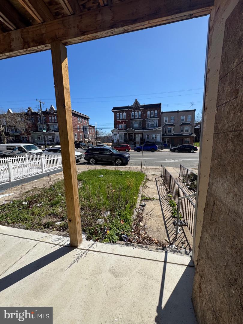 1613 W Erie Ave Property Photo 4