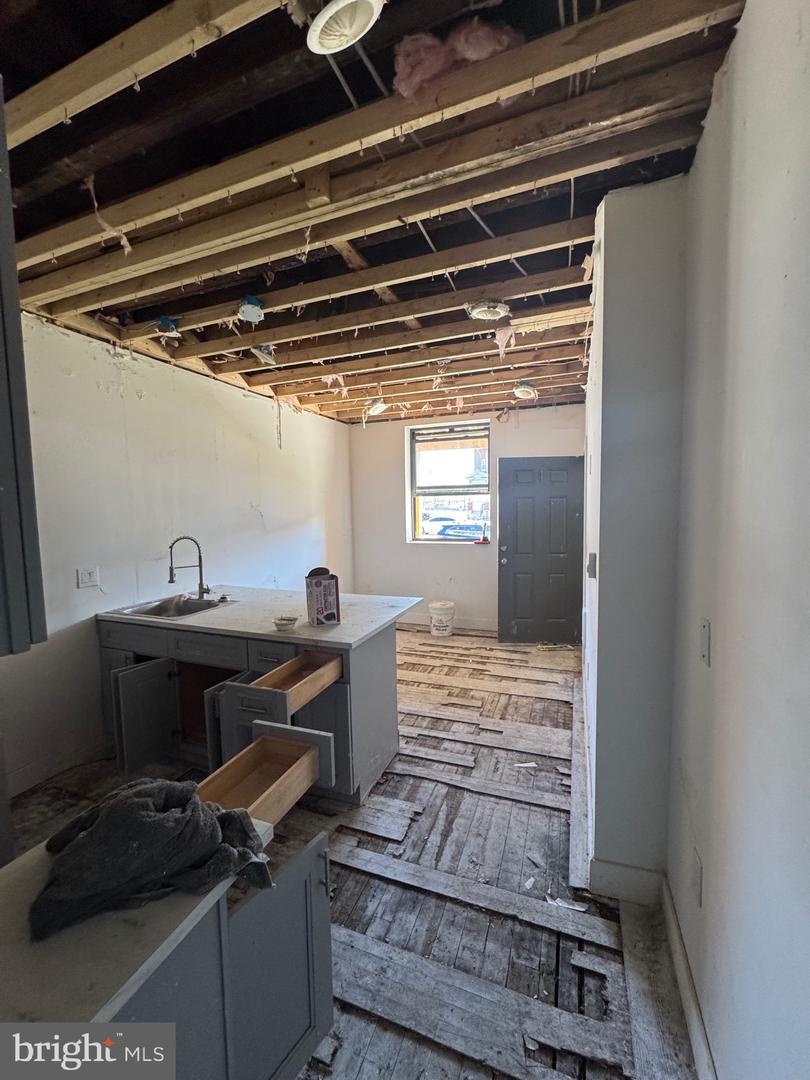 1613 W Erie Ave Property Photo 6