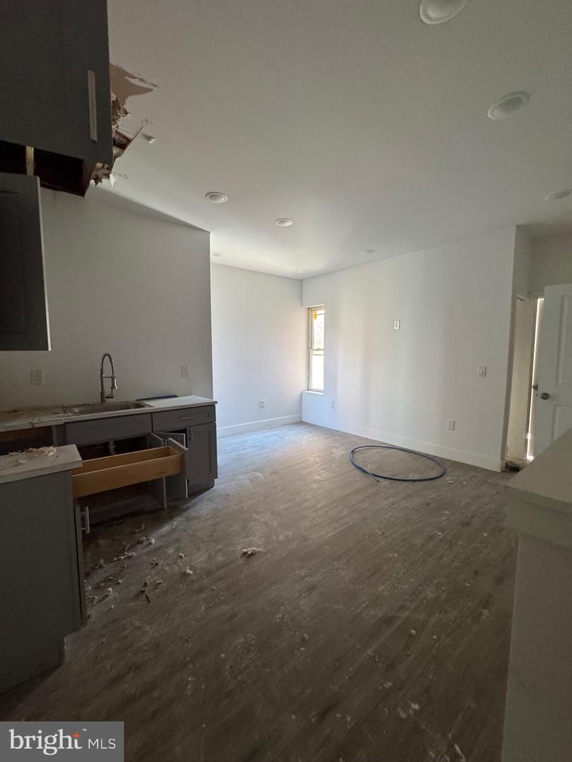 1613 W Erie Ave Property Photo 13