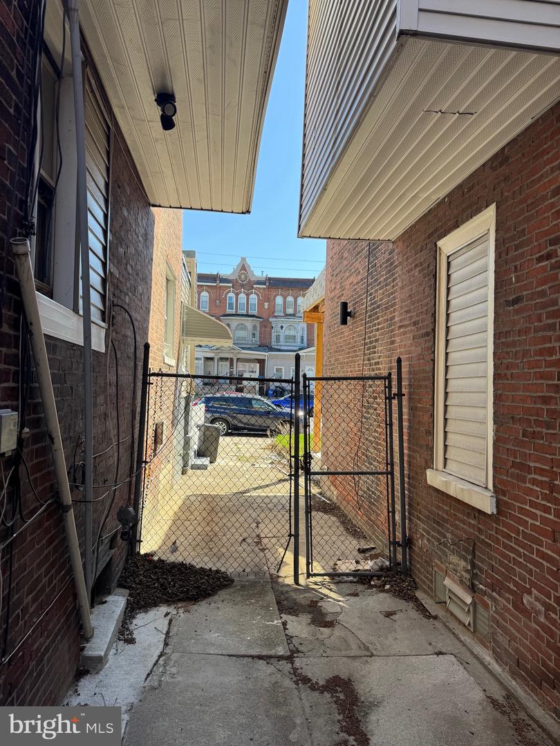 1613 W Erie Ave Property Photo 26