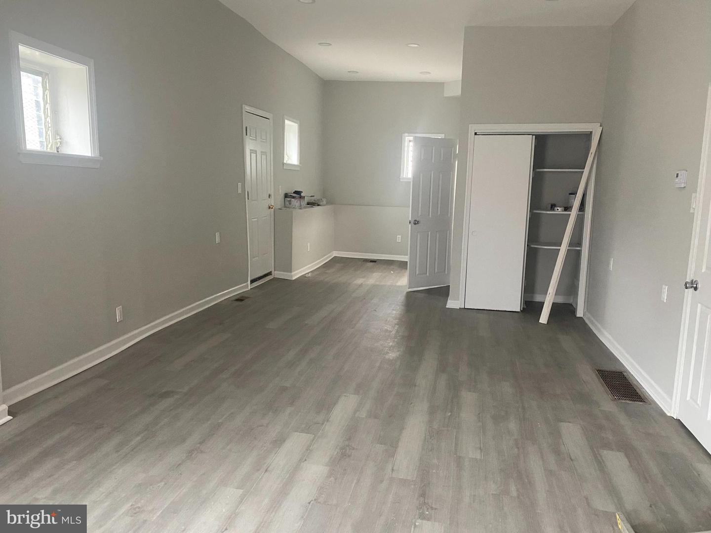 5800 Addison St Property Photo 17