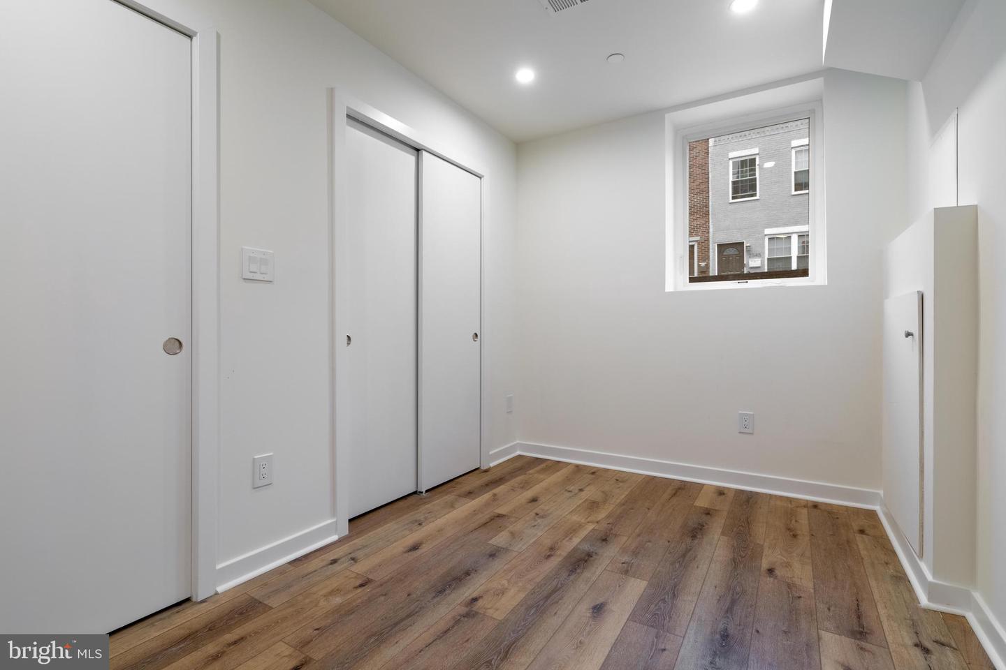 2342 Moore St Property Photo 15