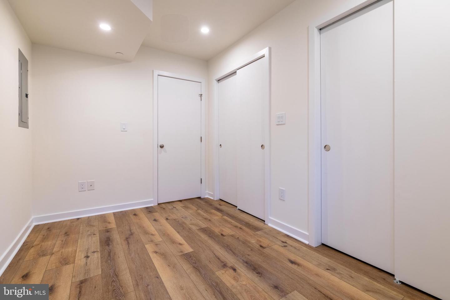 2342 Moore St Property Photo 16