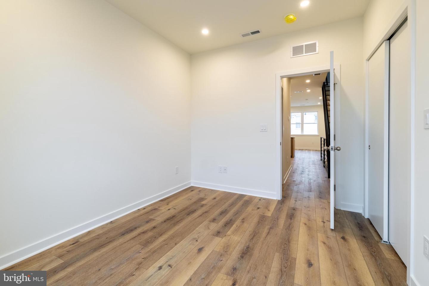 2342 Moore St Property Photo 37