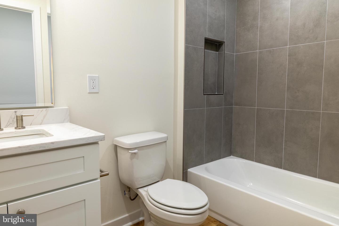 2342 Moore St Property Photo 43