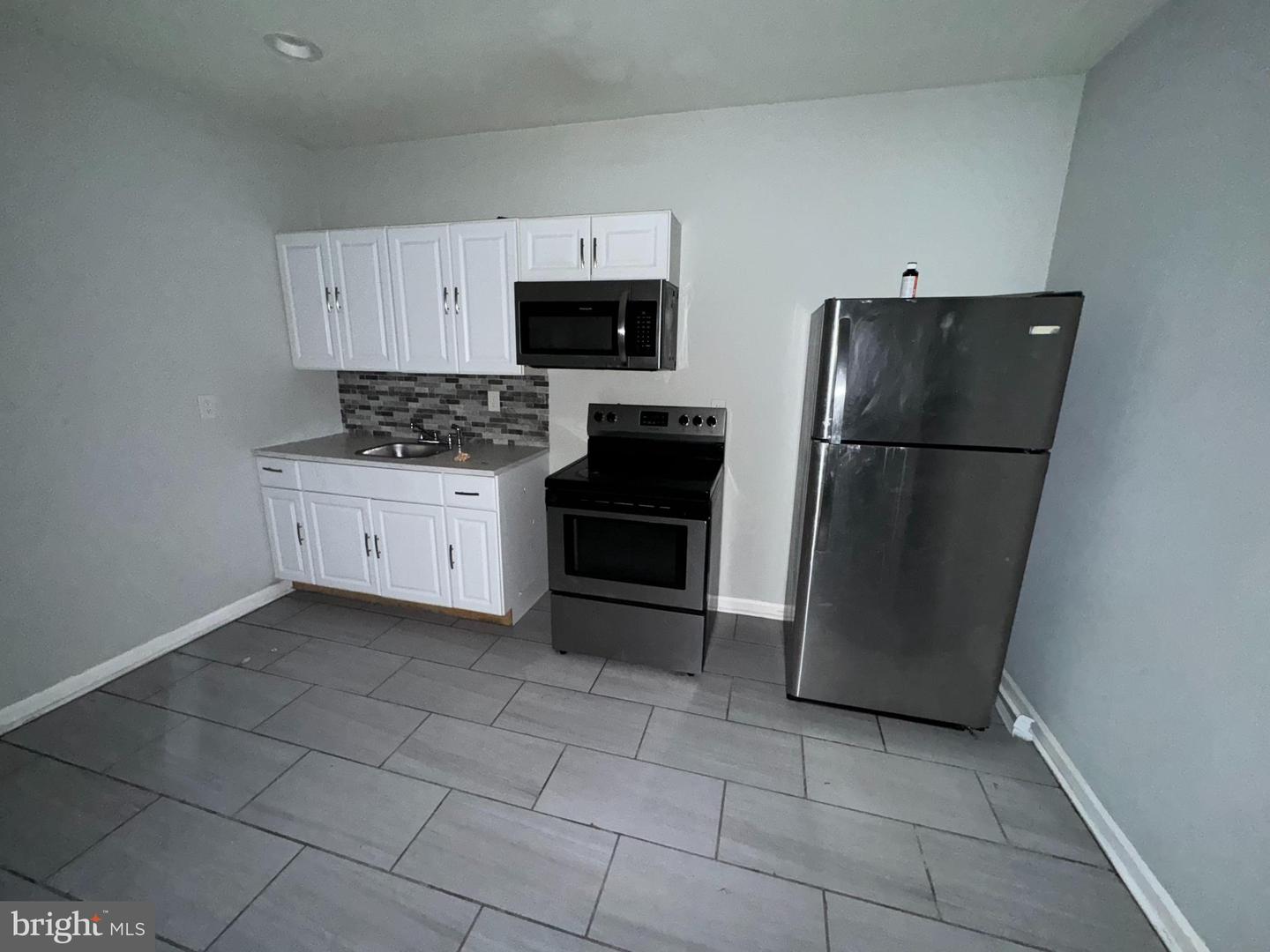 4975 W Thompson St Property Photo 6
