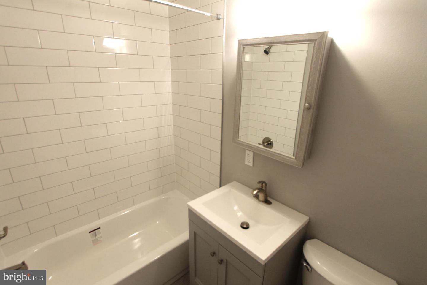 700 W Walnut Ln #103 Property Photo 10