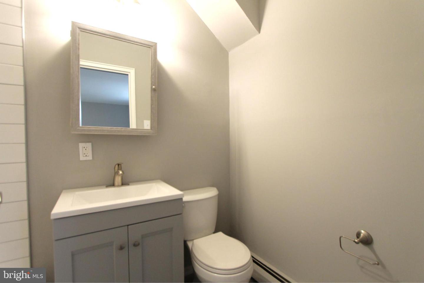 700 W Walnut Ln #103 Property Photo 11