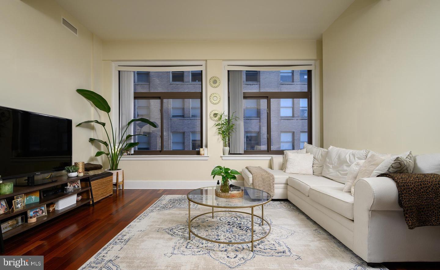 1500 Chestnut St #13c Property Photo 4