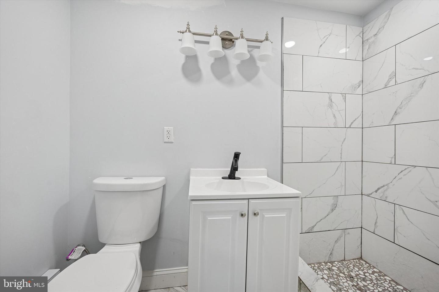 6411 Vine St Property Photo 12