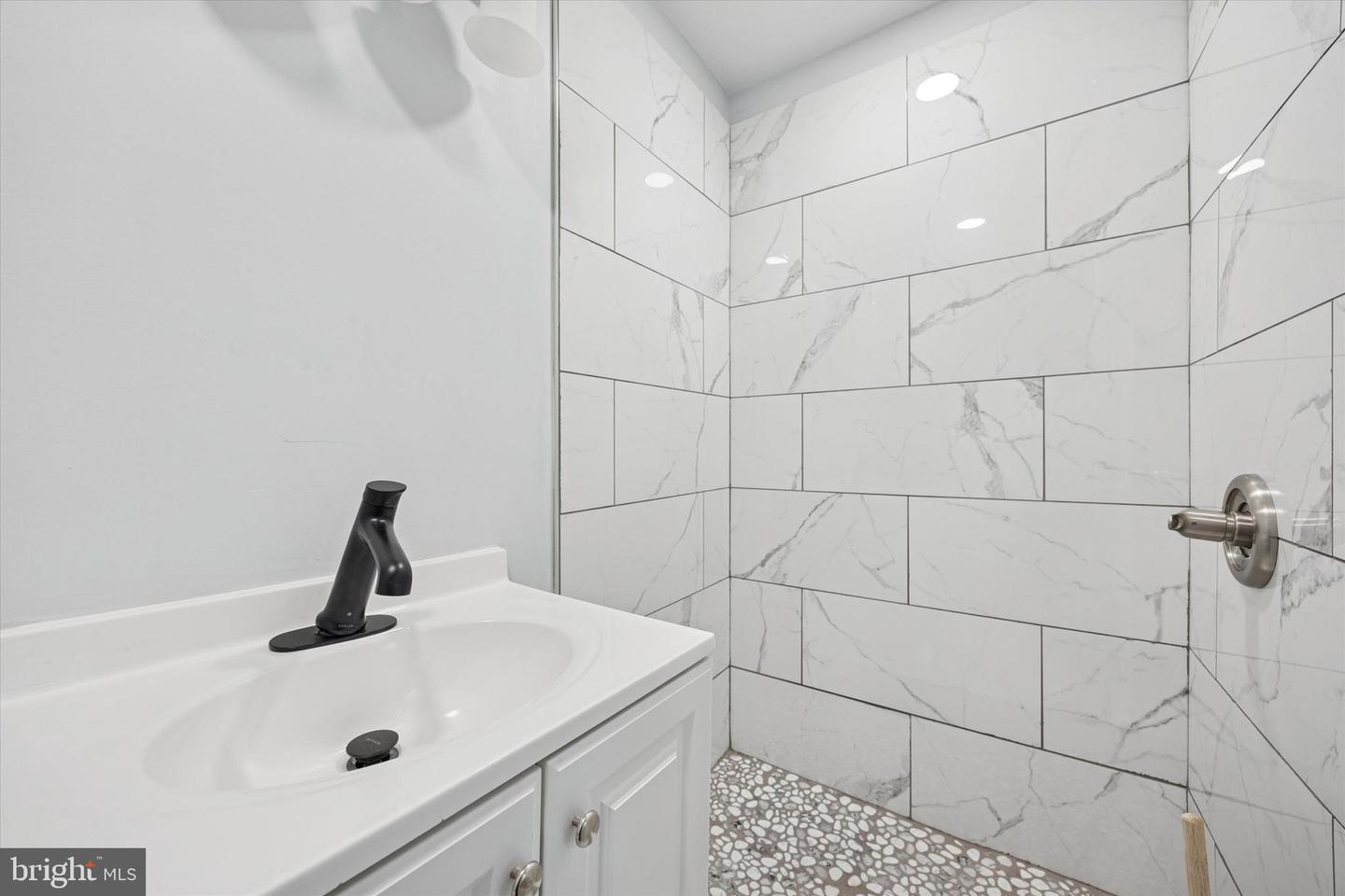 6411 Vine St Property Photo 13