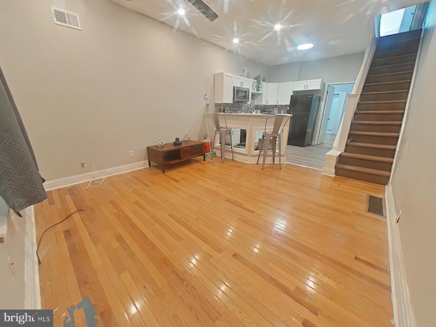 1319 S May St Property Photo 6