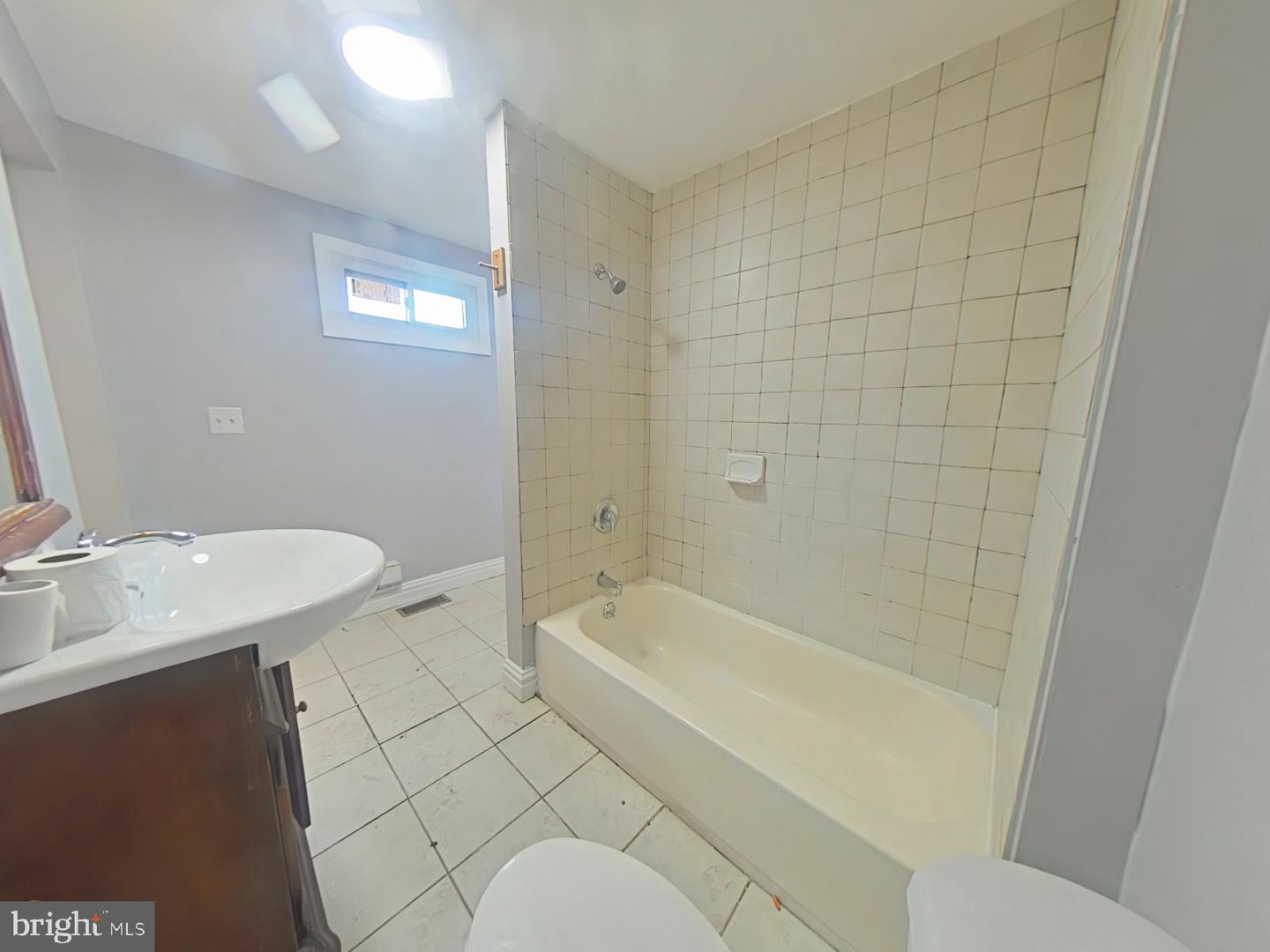 1319 S May St Property Photo 12
