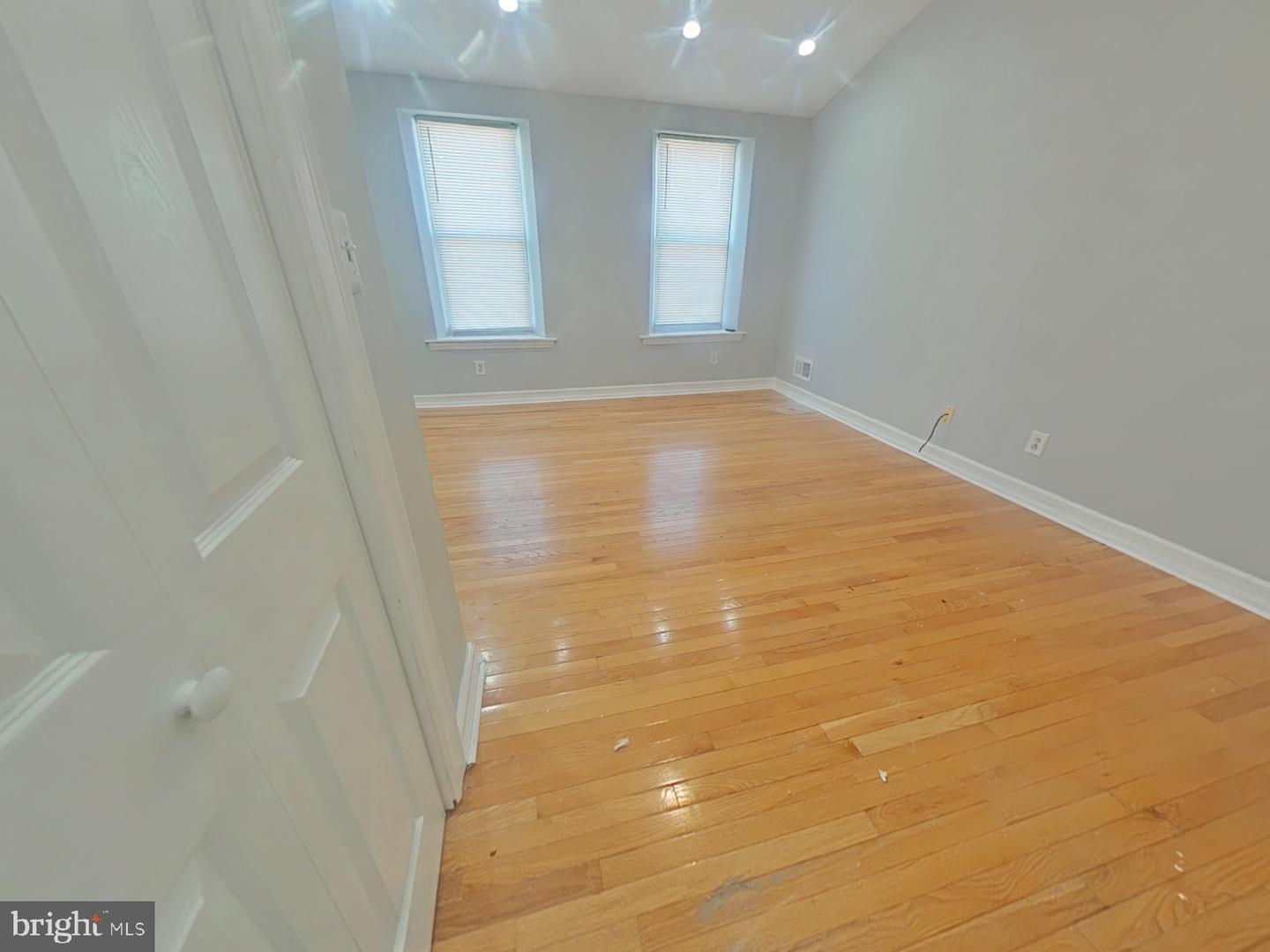 1319 S May St Property Photo 15