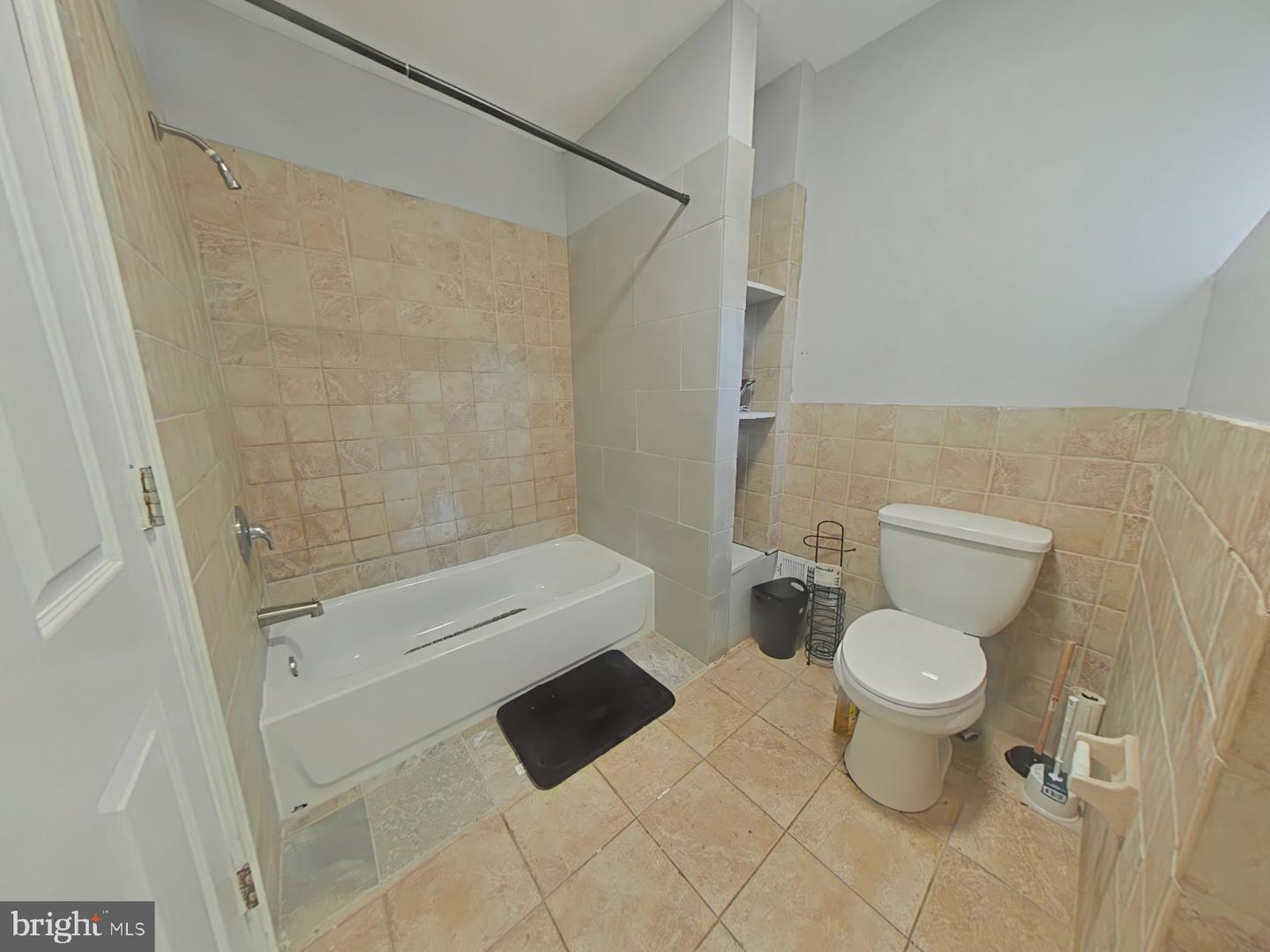 1319 S May St Property Photo 17