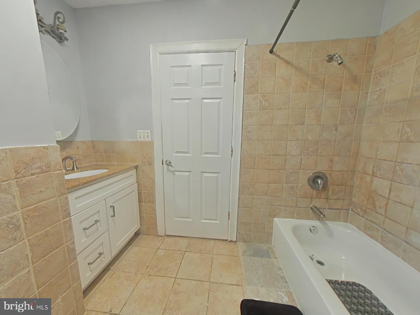 1319 S May St Property Photo 18