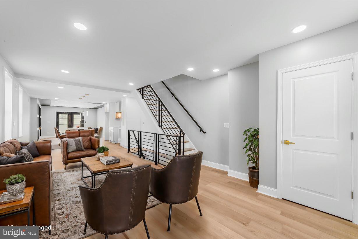 4575 Worth St Property Photo 6