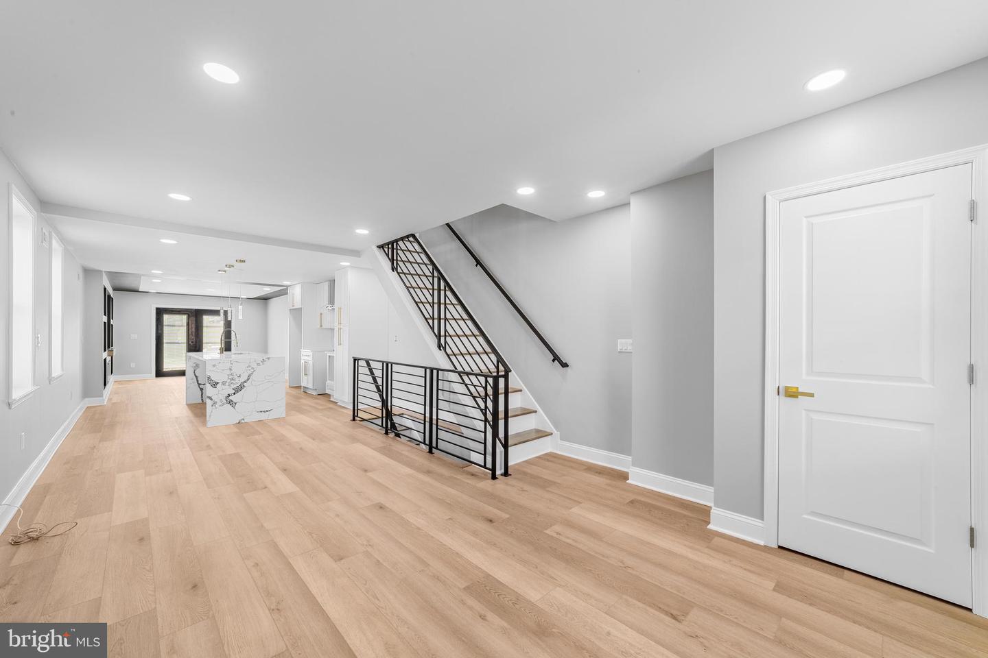 4575 Worth St Property Photo 7